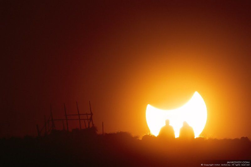 Индонезия, затмение, Солнце, Луна, Бали, Батур, вулкан, силуэт, природа, закат, люди  СОЛНЕЧНОЕ ЗАТМЕНИЕ фото превью