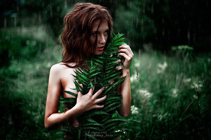 дождь жанровыйпортрет портрет фотосессия тематическаяфотосессия тематика красиво идеядляфотосессии летняяфотосессия идеядлялетнейфотосессии идеидлясъемок фотосет идеи фотоидеи сочно зелень красиво лето summer photoshoot нуруллаеваяна фотограф Настя фото превью