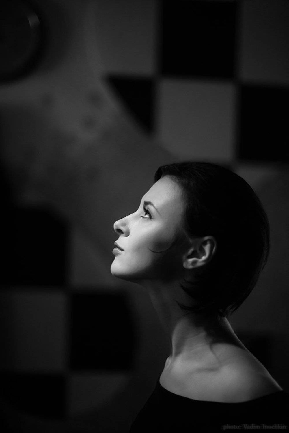 портрет девушки, профиль, ч/б, клетки, пилотный свет., vadim