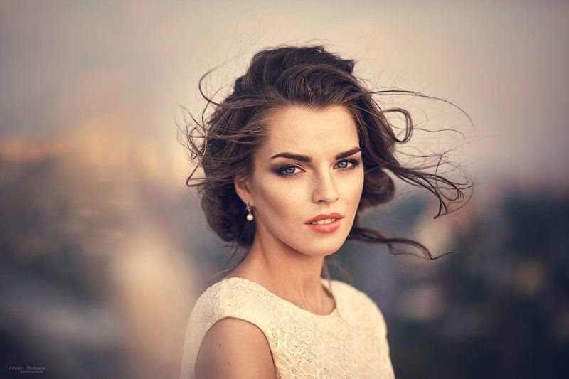 портрет девушка глаза взгляд кино красота ветер  Monica фото превью