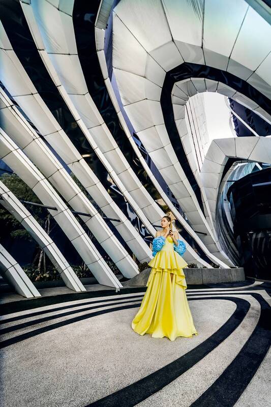 woman, art, fashion Dressed like sunshine, built like art фото превью