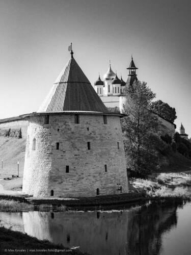 Плоская башня Псковского кремля