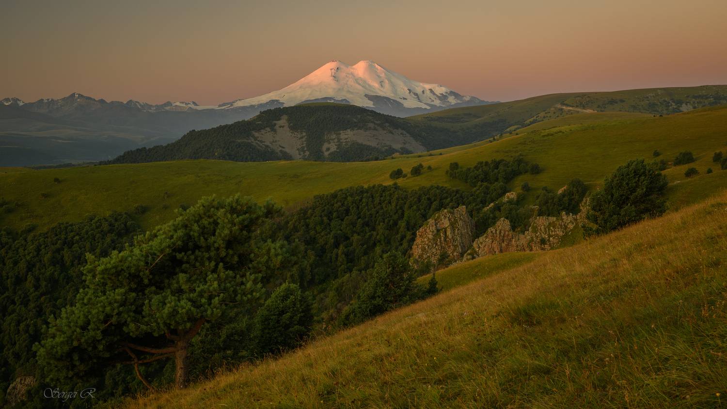 кавказ, поиэльбрусье, эльбрус, горы, лес, деревья, кусты, трава, утро, восход, Сергей Рытиков