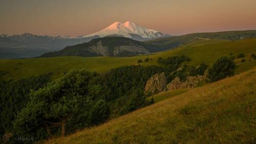 В лучах восходящего солнца...