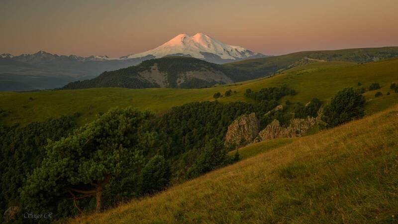 кавказ, поиэльбрусье, эльбрус, горы, лес, деревья, кусты, трава, утро, восход В лучах восходящего солнца... фото превью