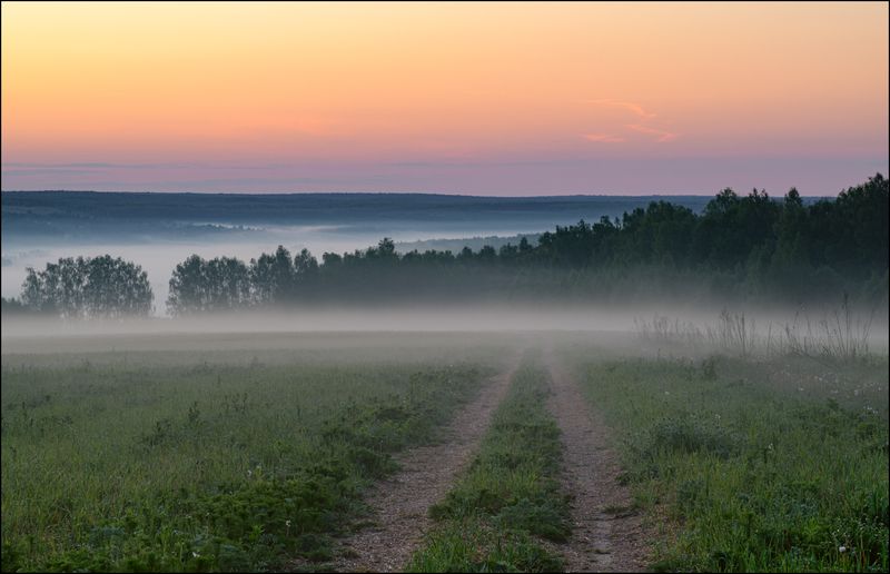 Восход на реке в тумане фото превью