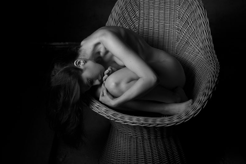 nude, girl, blackwhite sleeping фото превью