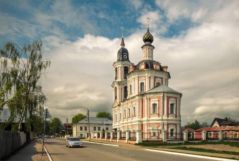 церковь, колокольня, улица, облака, машина Варваринская церковь фото превью