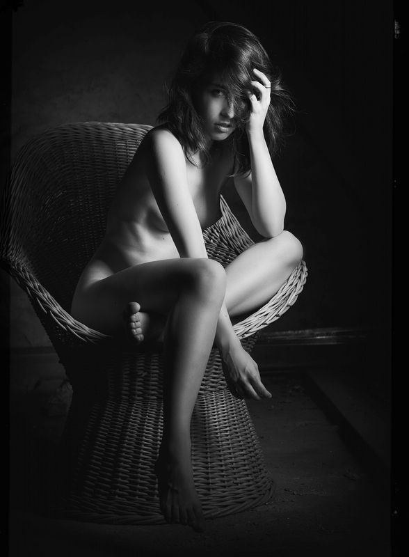 nude, girl in the light фото превью