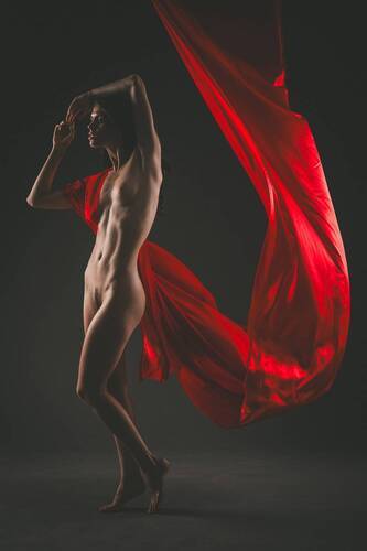 Red Silk in Motion (AK. 82)