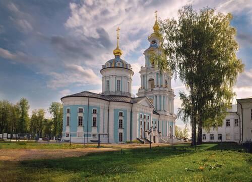 В свете майского вечера