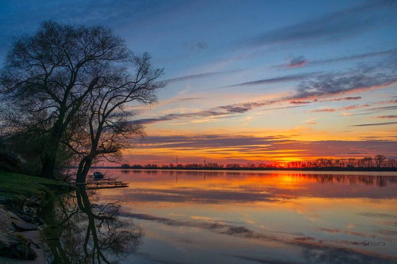 вечер река облака, отражение Закат. фото превью