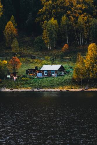Дом у зеркала Телецкого озера