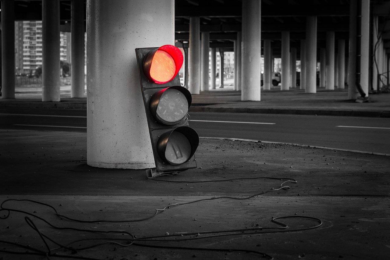 светофор красный россия дмитровка северный провод опоры russia red чб traffic light trafficlight подмосковье, Королев Саша
