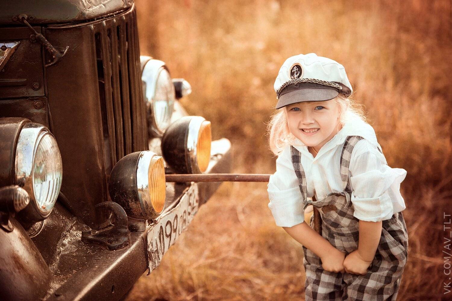 дети,старая машина,ретро,девочка,лето,детский портрет, Сухарь Александр