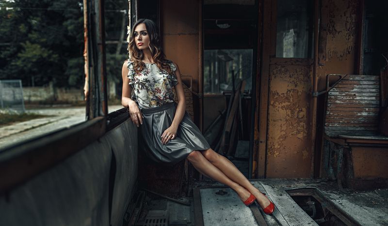 Cinematic, Color, Mood, Portrait, Woman In a tram фото превью