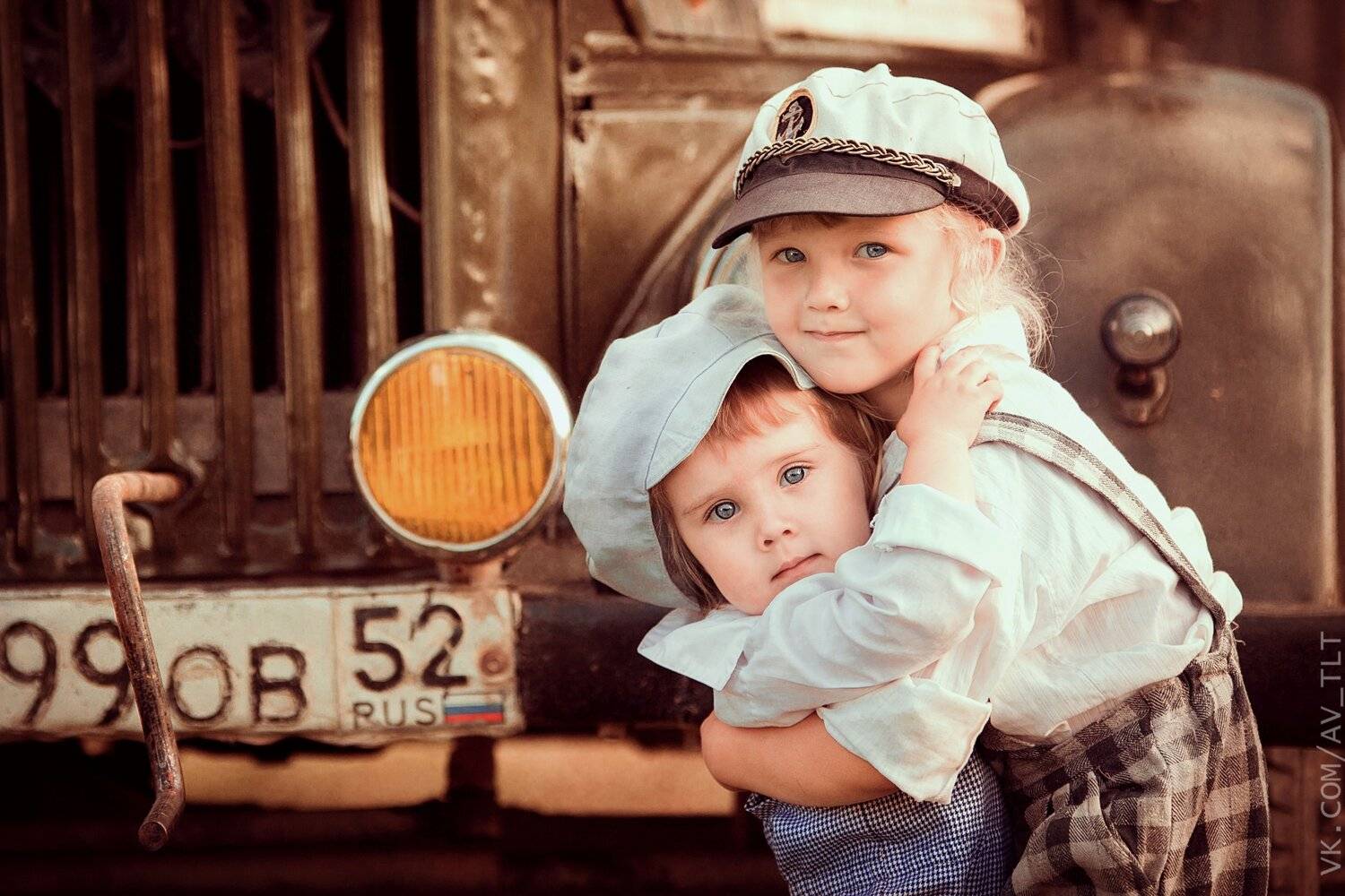 дети,старая машина,ретро,девочка,лето,детский портрет, Сухарь Александр