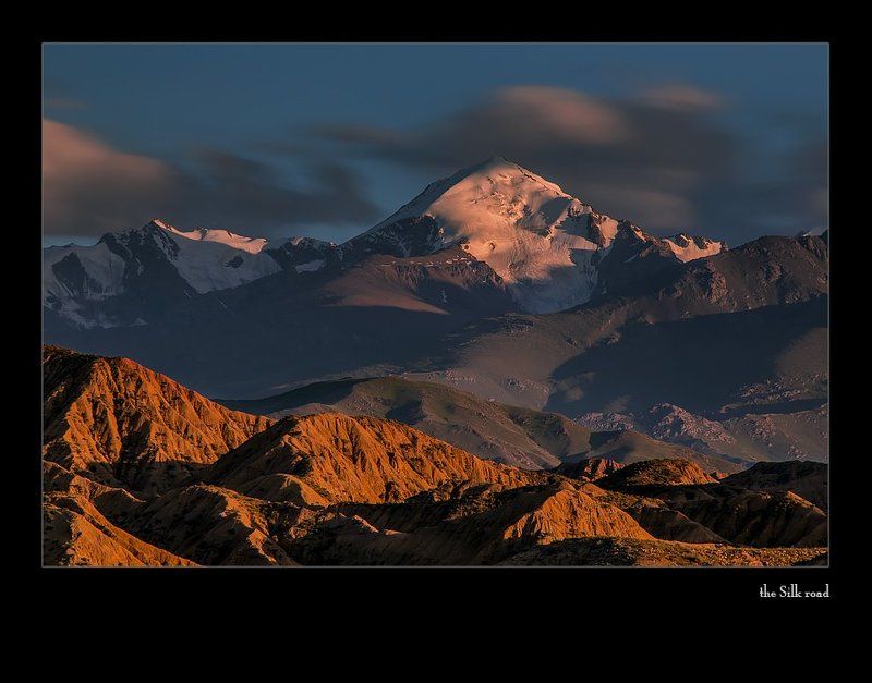 кыргызстан, тянь-шань, терскей ала-тоо закатные игры... про климатические контрасты фото превью