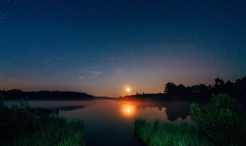 При свете красной луны фото превью