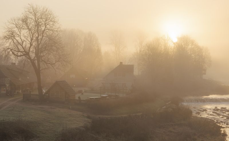 saule, migla Saullēktā un miglā - Kuldīga фото превью
