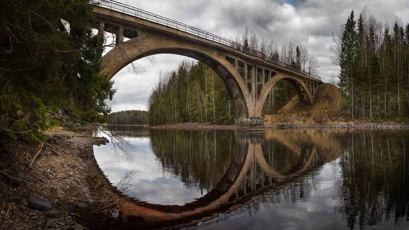 мост, карелия, символизм, поэтика, симметрия, гармония, история, индастриз Обручальные кольца через реку Янисйоки фото превью
