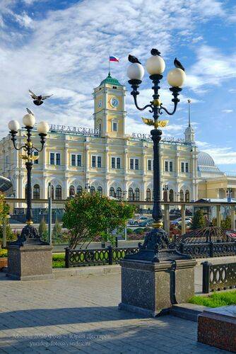 Ленинградский вокзал в Москве.