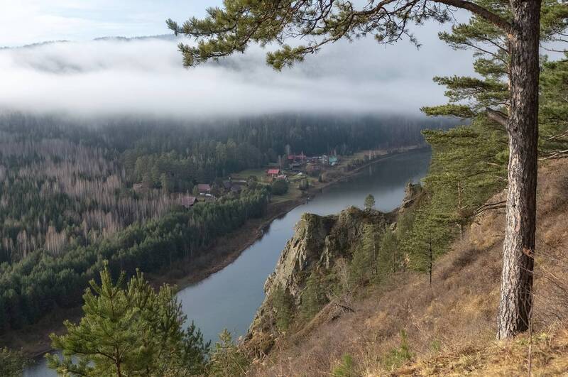 Над рекой туман фото превью