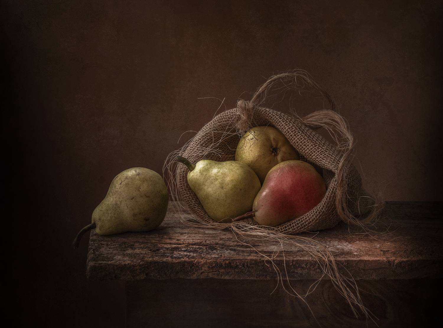 Abandoned. Автор: Maria Margareth Perfoncio Still life, Pears, fruit, textures, light, shadow, Maria Margareth Perfoncio