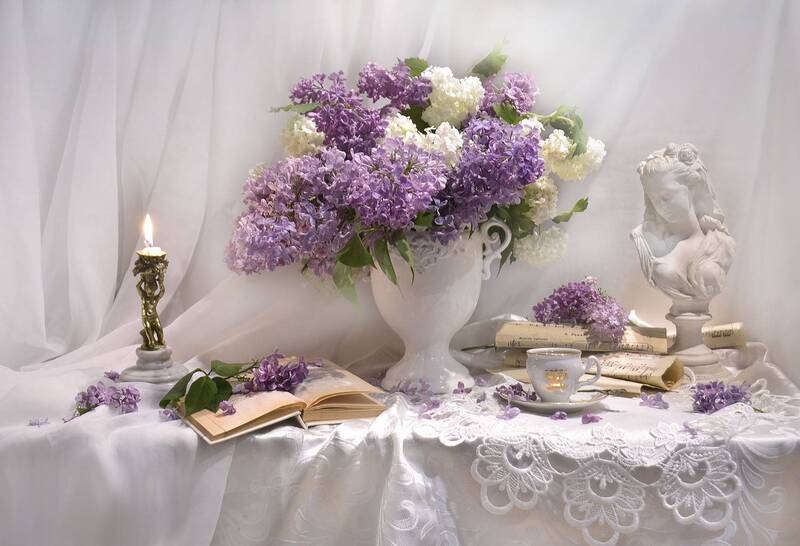 still life натюрморт цветы фото натюрмор, ноты, статуэтка, свеча, подсвечник, книга, чашка, сирень ...звучал чудесно вальс Шопена... фото превью