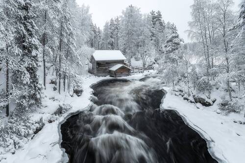 Водяная мельница Милликоски у порогов реки Оуланкайоки.