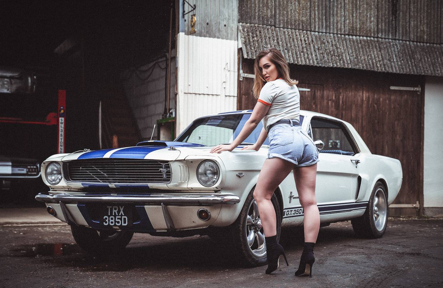 Mustang Girl (Rachelle 2). Автор: Rozman Erik mustang, shelby, classic, car, vintage, americana, girl, model, portrait, lifestyle, automotive, muscle, denim, shorts, summer, Rozman Erik