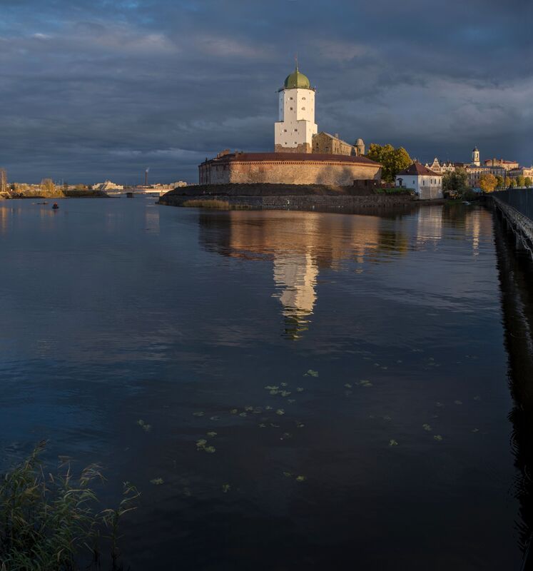 выборг, замок, castle, ленинградская область, ленобласть, россия, ленобласть нд, выборгский замок, leningrad region, russia, vyborg castle, vyborg, башня, башня святого олафа, город, городской пейзаж У Крепостного моста фото превью