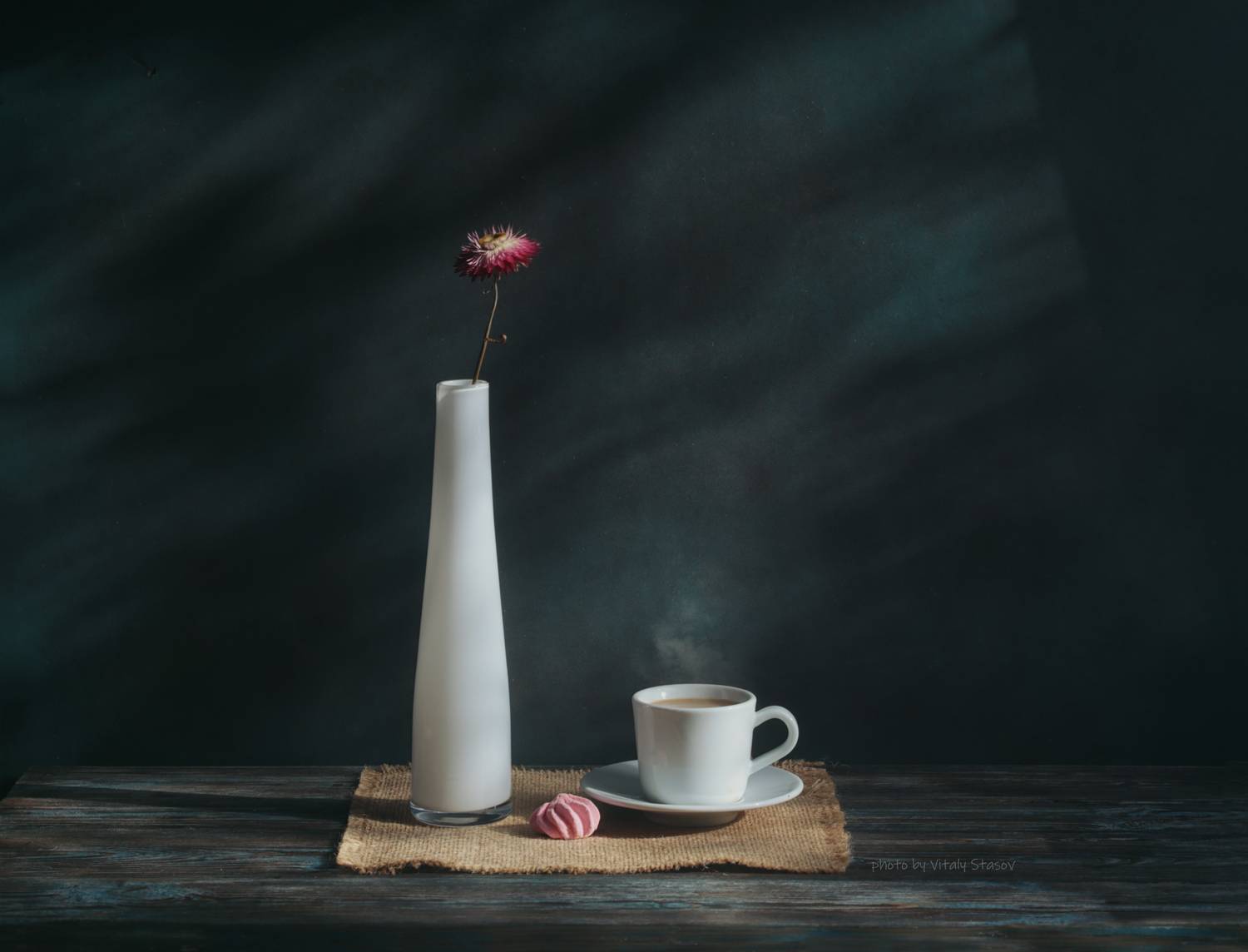 Чашка кофе и цветок. Автор: Стасов Виталий still life, созерцание, дзен, в спокойствии созерцание, ловим свой дзен, Стасов Виталий