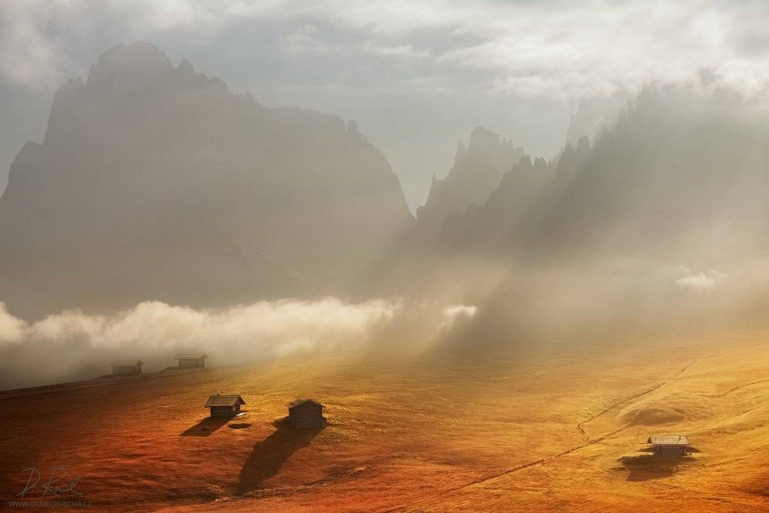 Italy, Dolomites, Alps, Alta Badia, Val Gardena, Sassolungo, Alpe di Siusi, mountains, rocks, peaks, meadow, valley, forest, trees, autumn, morning, sunrise, cottage, House, backlight, sky, clouds, morning light, sun, color photo, landscape, fog, mist, ho, Daniel Rericha