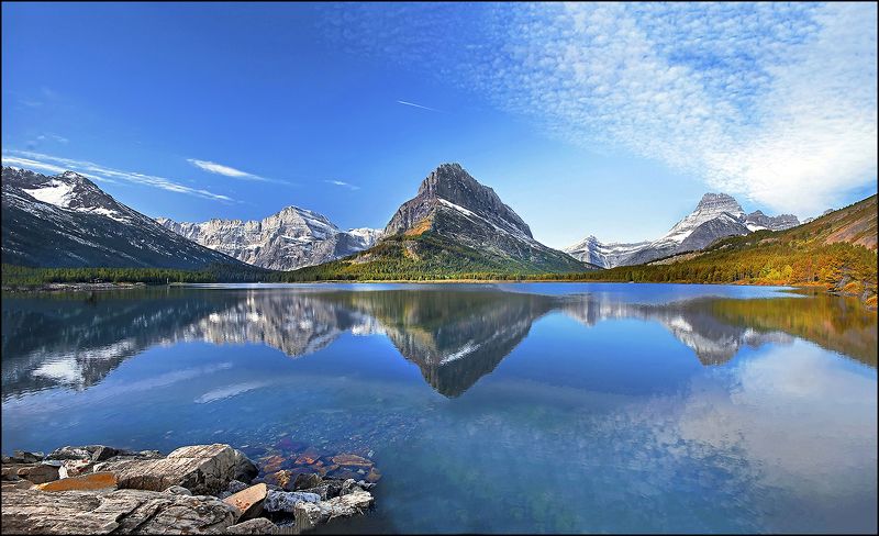 Swiftcurrent Lake . фото превью