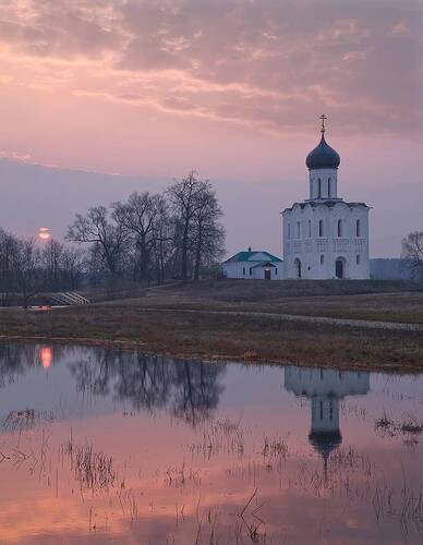 В нежных апрельских тонах. Покрова на Нерли.