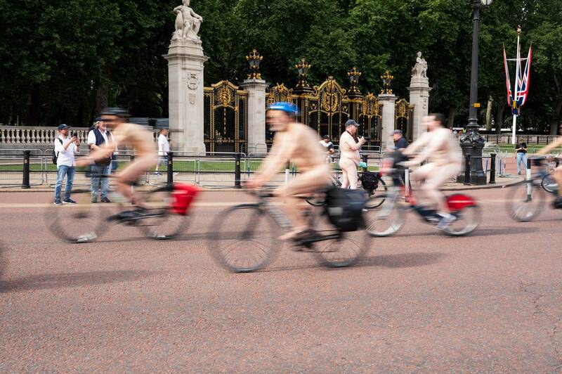 wnbr, london, bike ride, naked, nudist Свобода фото превью