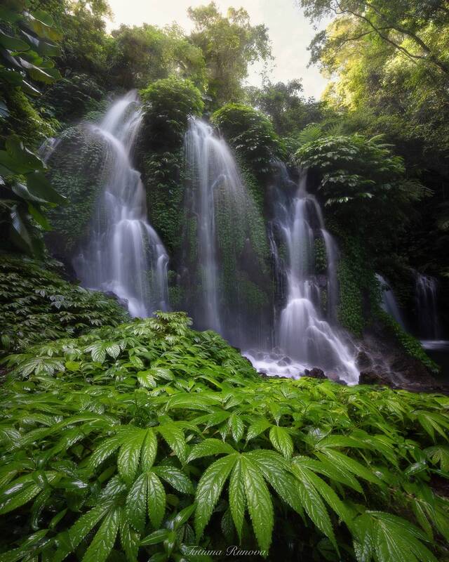 В тени водопада.... фото превью