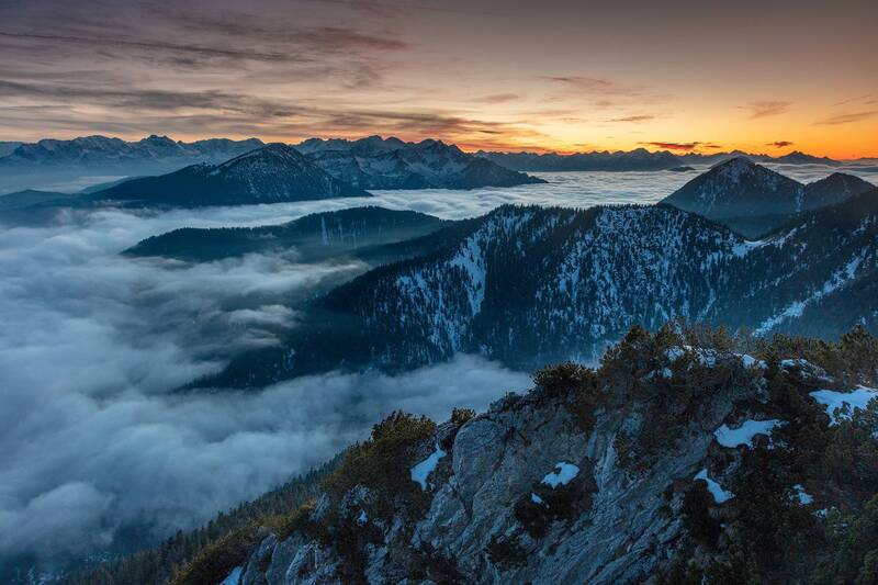 Mountains in the evening фото превью
