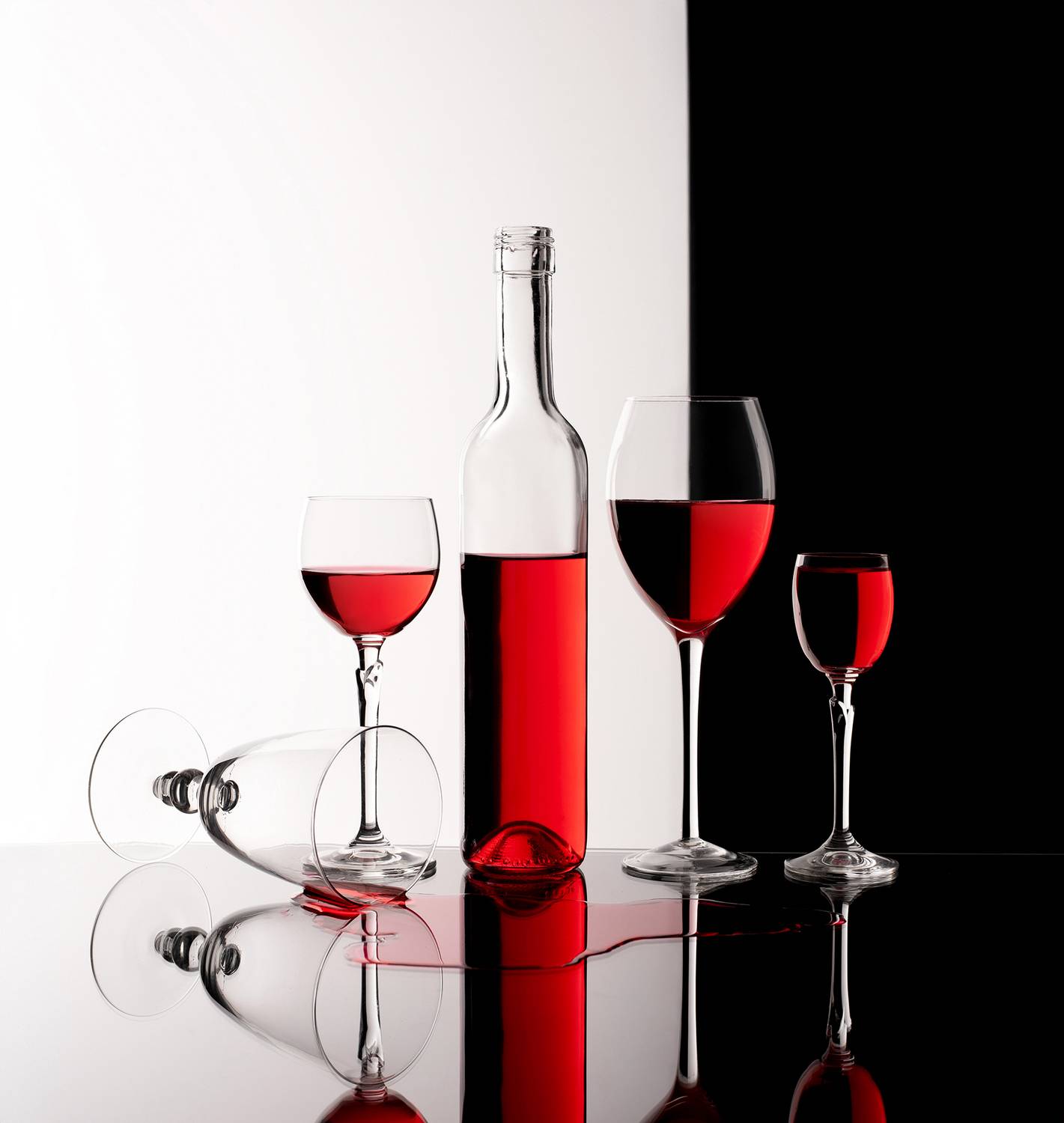 Still life, Conceptual, light, glass, black, red, Maria Margareth Perfoncio