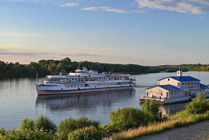 Навигация на закате дня фото превью
