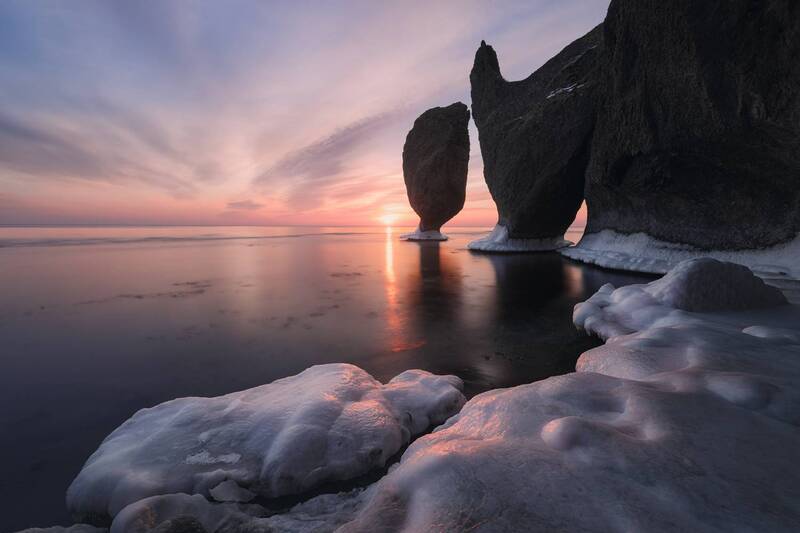 sunrise, sea, rocks, ice, reflection, pink sky, beach, winter, nature, landscape, seascape, serene, peaceful, long exposure, пейзаж, природа, рассвет, зима, дальный восток, приморье Великаны на тонких ножках фото превью