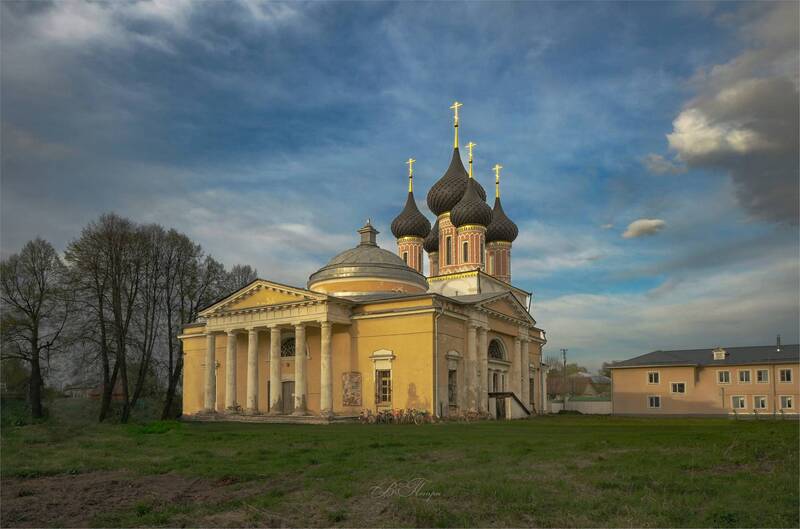 церковь, облака Вечереет фото превью