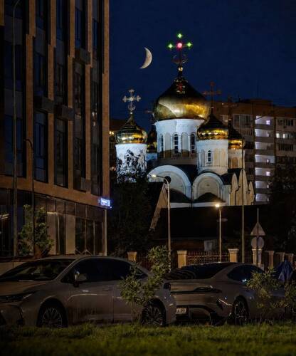 Луна над храмом