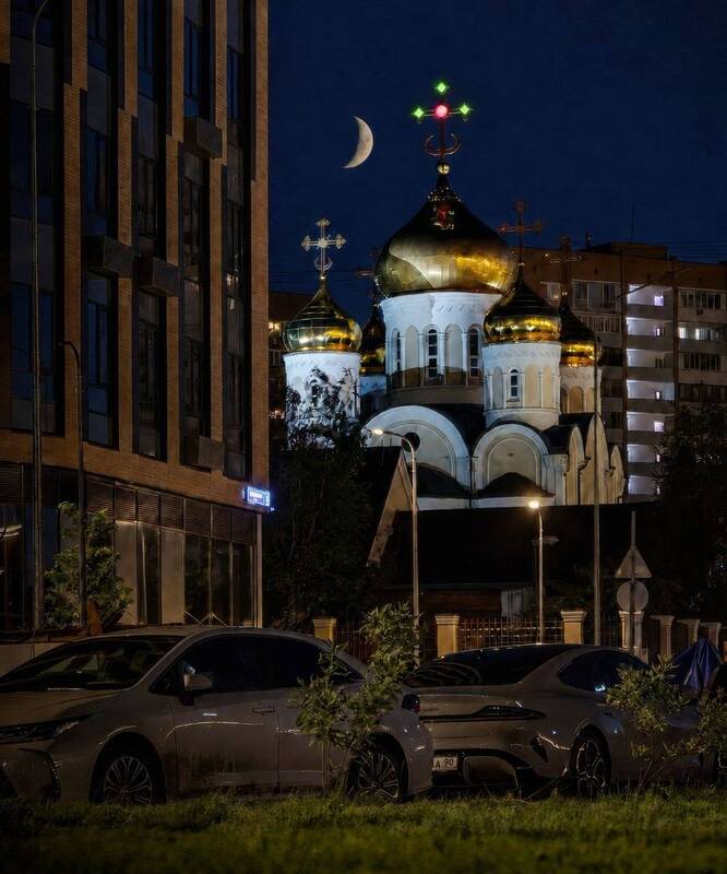 луна, храм, церкви россии, вечерняя москва, москва Луна над храмом фото превью