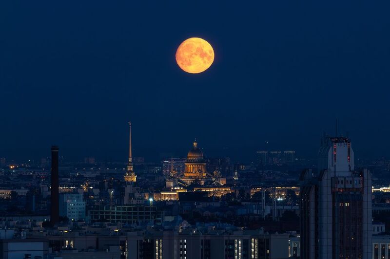 Исаакиевский собор, Санкт-Петербург, Луна, Петропавловский собор Луна над Исаакиевским собором фото превью