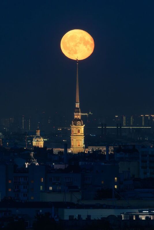 Санкт-Петербург, Петропавловский собор, Луна Восход Луны над Петропавловским собором фото превью