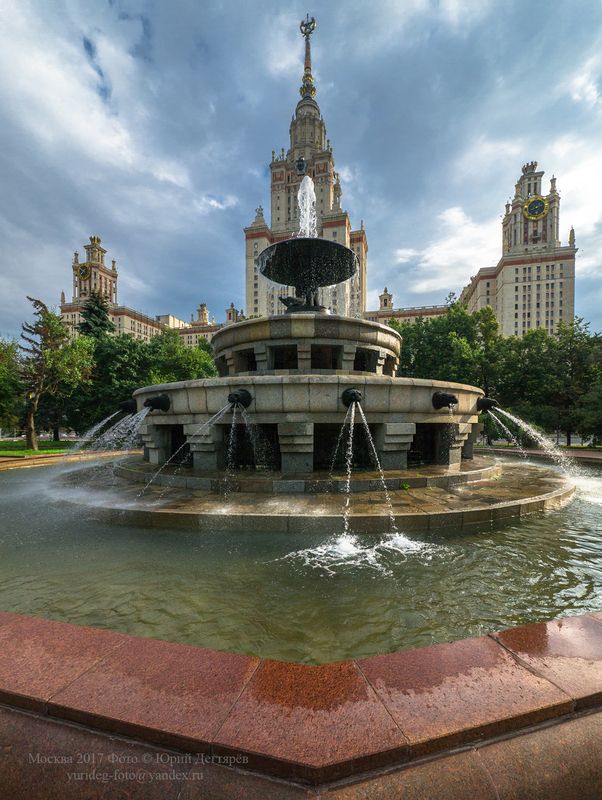 Москва, МГУ, Университет, фонтан, львы, сталинская, высотка, Московский, Государственный Москва. Фонтан со львами на площади перед главным зданием МГУ. фото превью