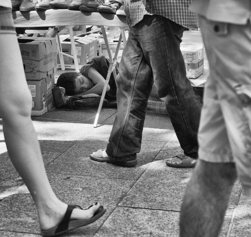 стрит, рынок, дети устал фото превью