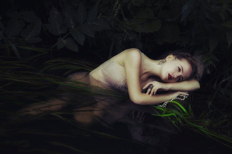 В воде, Водоросли, Девушка, Река, Русалка La reine фото превью